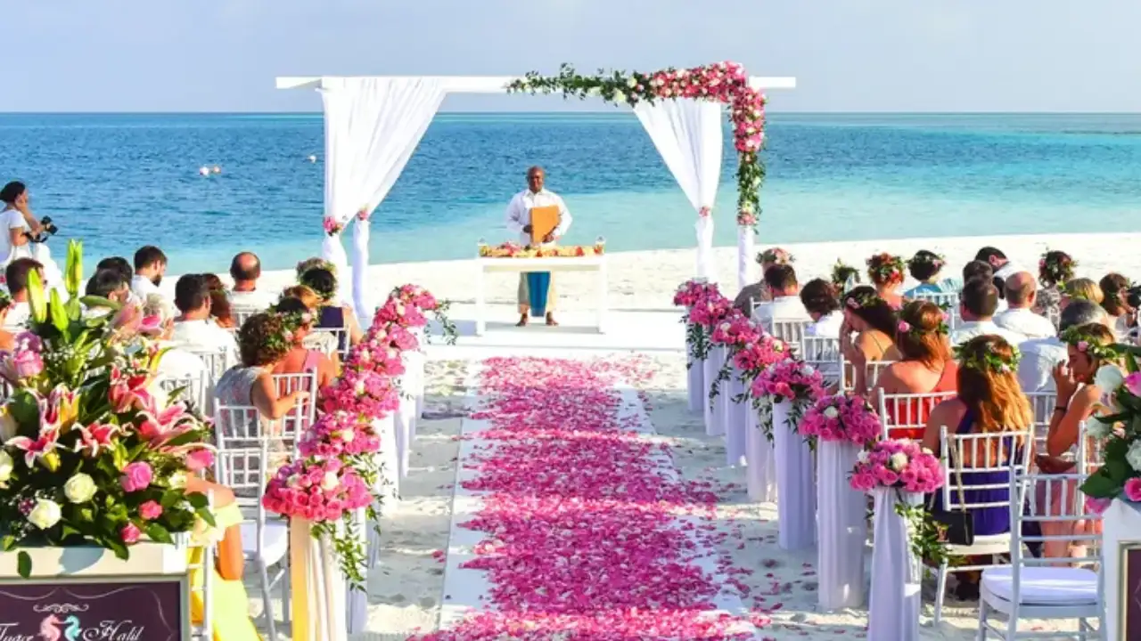 Ancient Greece-inspired theme ideas for a rustic-style wedding