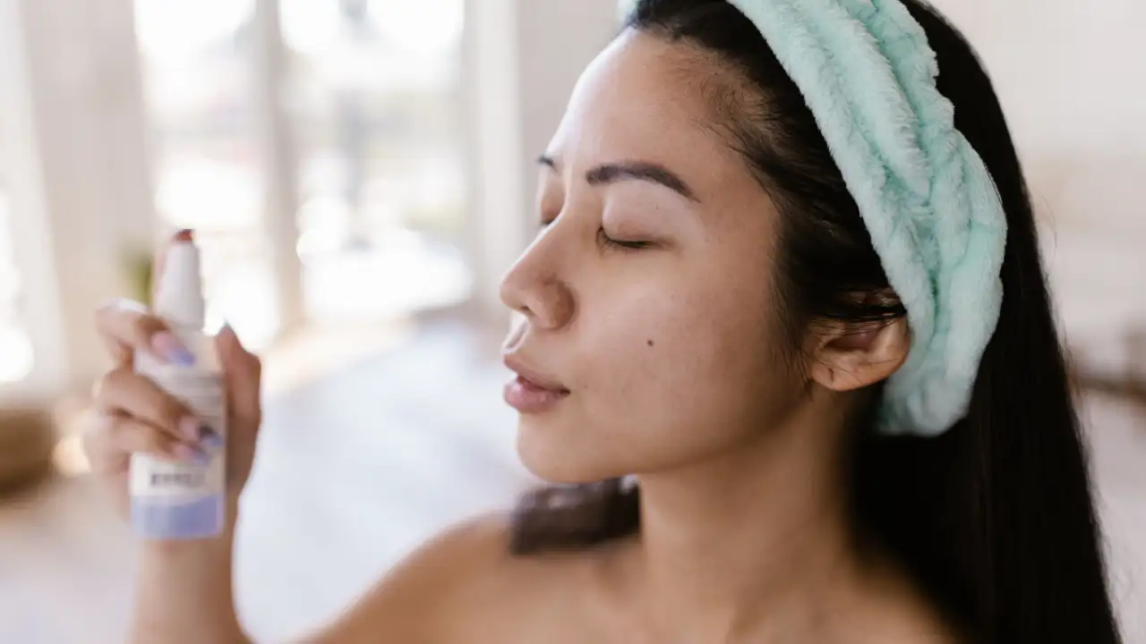 7 Best hydrating facial mists under $40 for fresh & glowing skin 7 Best hydrating facial mists under $40 for fresh & glowing skin