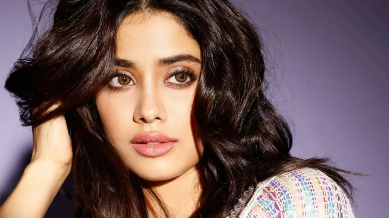 Janhvi Kapoor grooving to Zingaat in white saree at Kunal-Arpita’s pre-wedding bash is too hot to handle