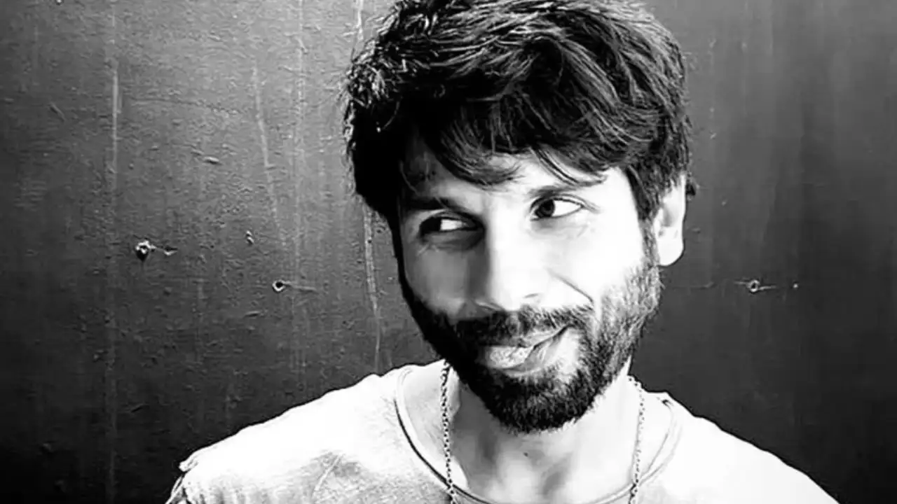 Shahid Kapoor relishes waffles for breakfast, Ishaan Khatter lets him know he clicked t...