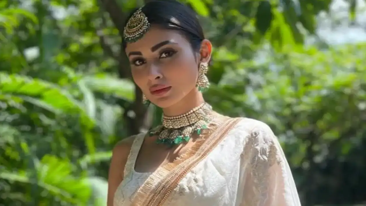 Mouni Roy has something to say about Ranbir Kapoor and Alia Bhatt's chemistry.