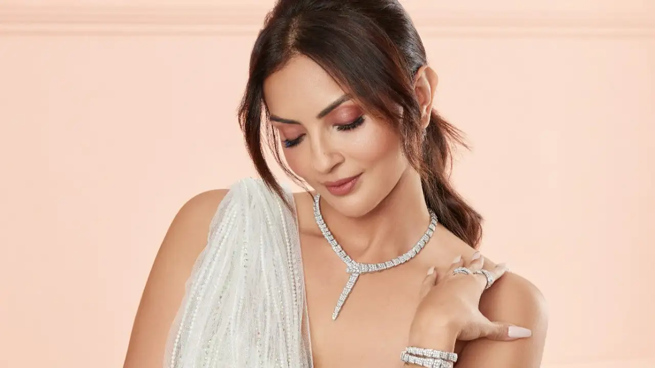 Janhvi Kapoor looks radiant as she flaunts her ‘post yoga glow’