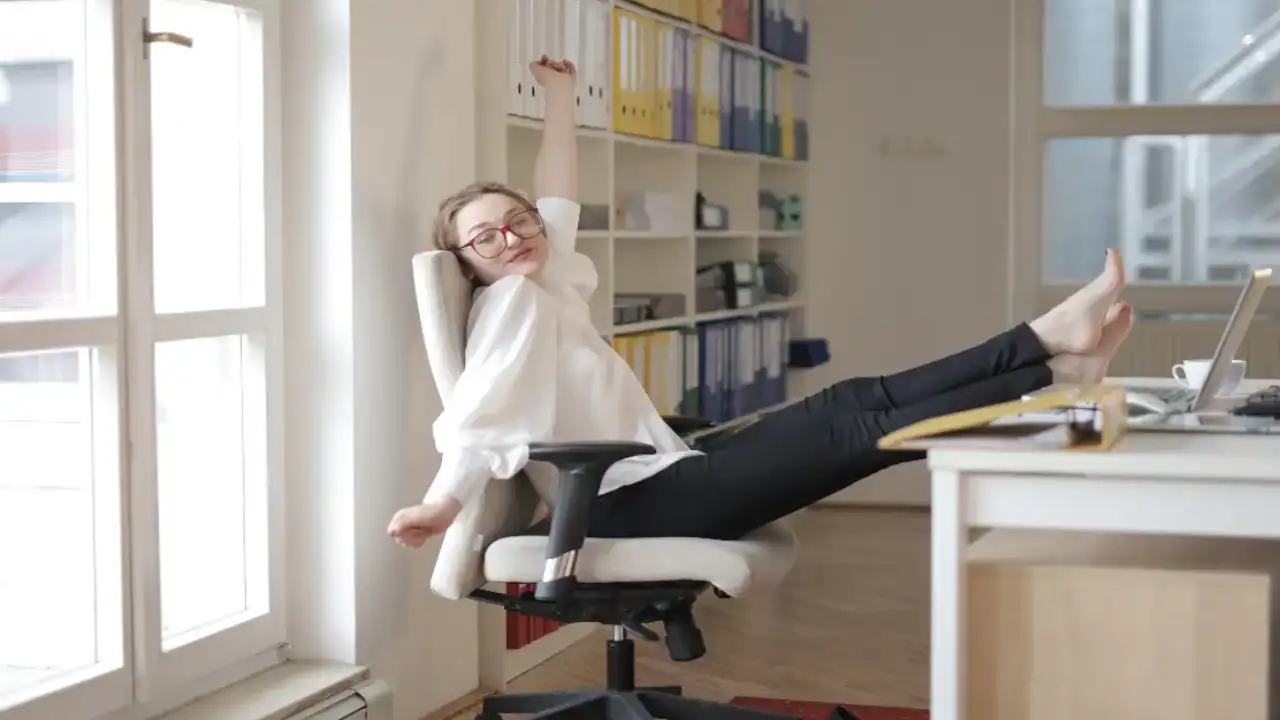 Amazon Great Indian Festival 2022: 7 Best Work Chairs to Snag from The Early Kickstarte...