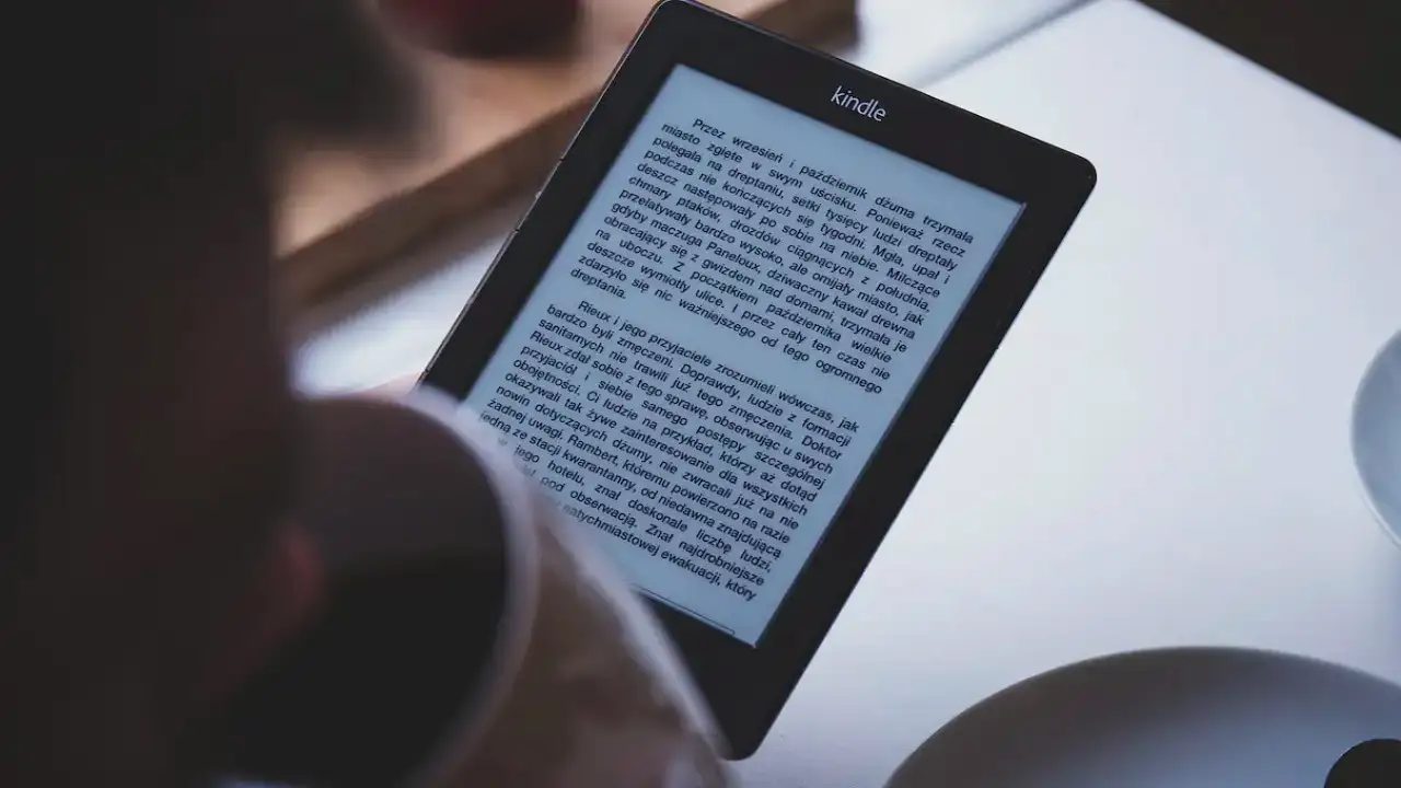 Gaming Headset Lightweight Aluminum Frame Retractable Noise Isolating Microphone