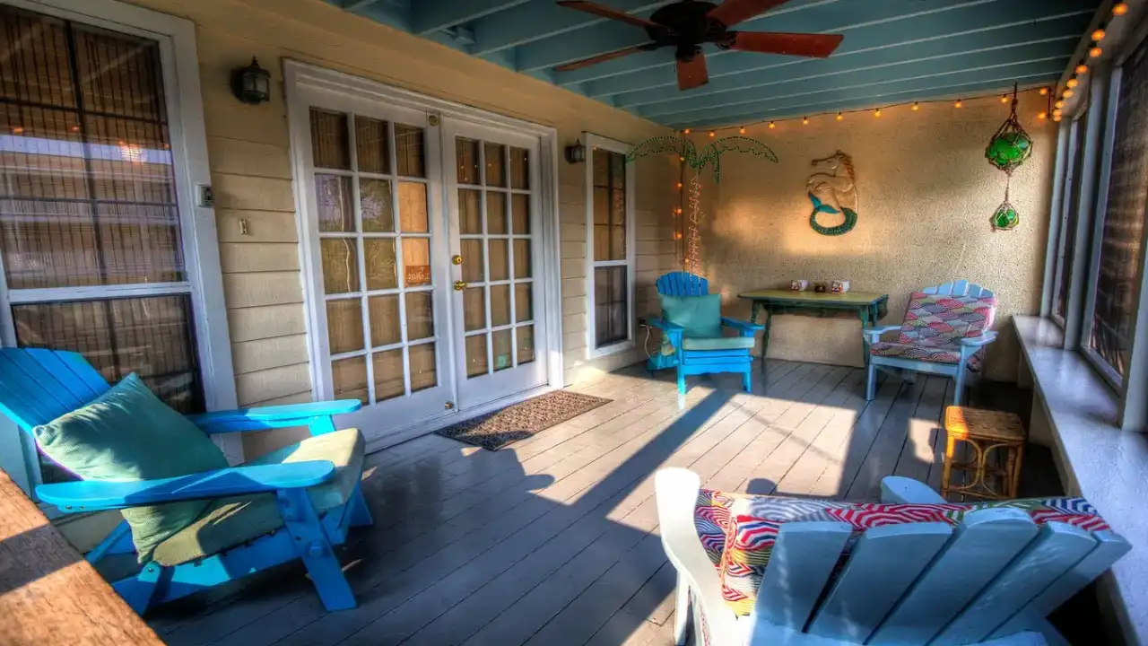 7 Thanksgiving Porch Decorating Ideas to Welcome the Guests With Great Warmth