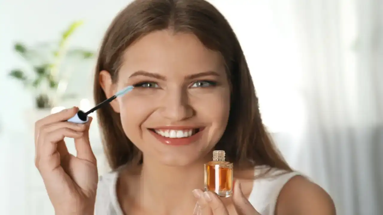 Simple Steps to Use Castor Oil for Eyelashes And Grow Them Naturally