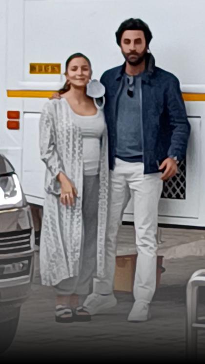 Alia Bhatt and Ranbir Kapoor return to Mumbai after the promotion of Brahmastra in Hyderabad