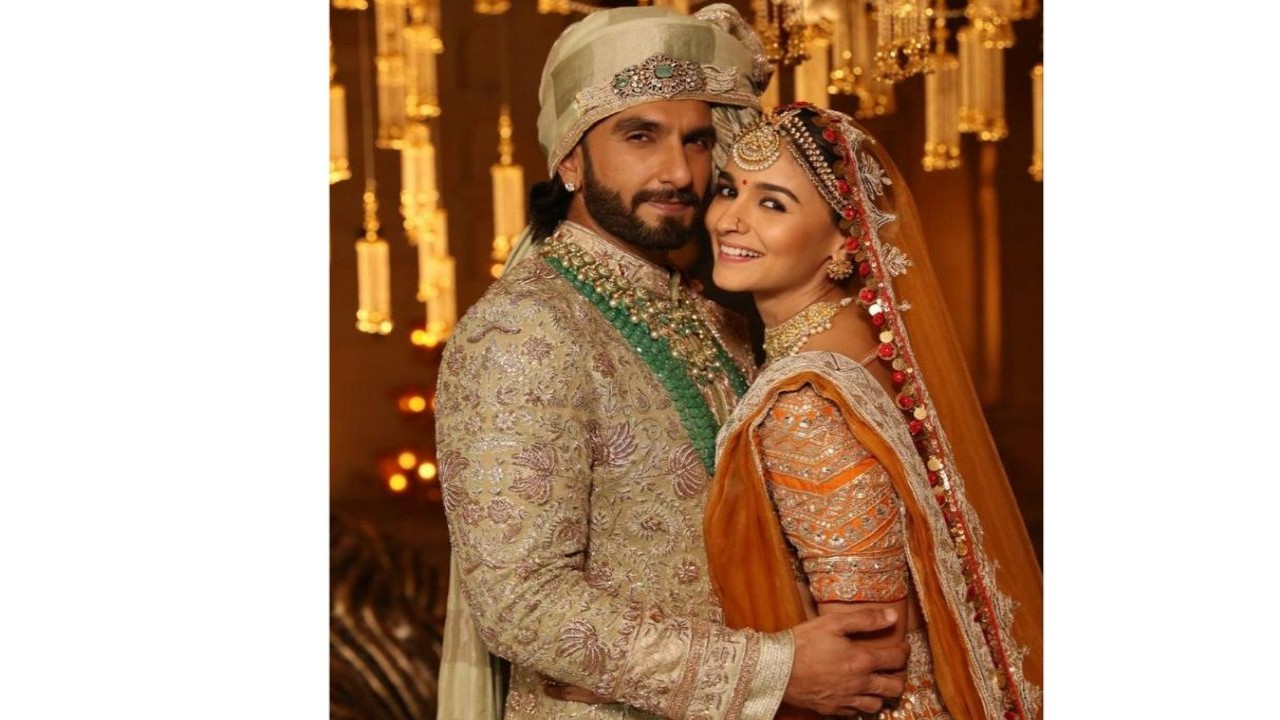 Iconic moments made more iconic with Tyaani by Karan Johar in Rocky Aur Rani Kii Prem K...