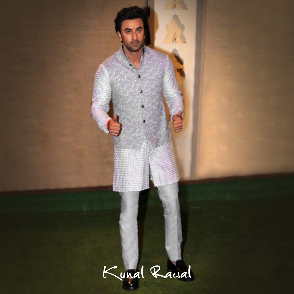 Ranbir Kapoor showers love on cousin Karisma Kapoor; Alia Bhatt is all smiles in PIC fr...