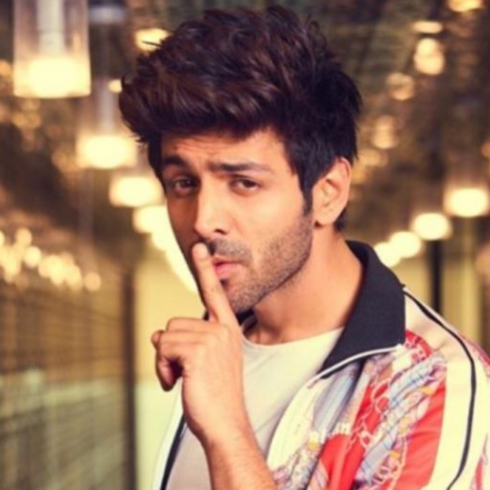 Kartik Aaryan shares a dope picture with his friends as he vacations in Europe