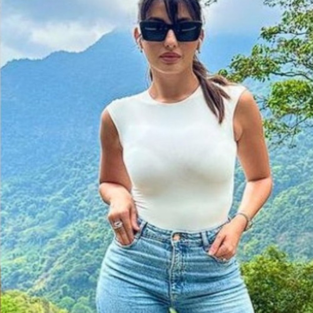 Mouni Roy flaunted her curves in bold Mouni Roy flaunted her curves in bold